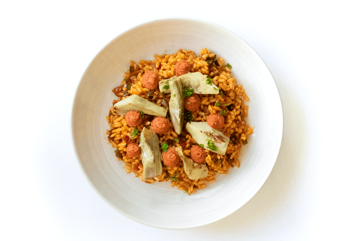 Arroz con alcachofas y sobrasada vegana