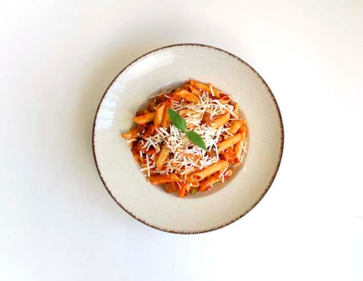 Pasta alla norma con mozzarella plant based